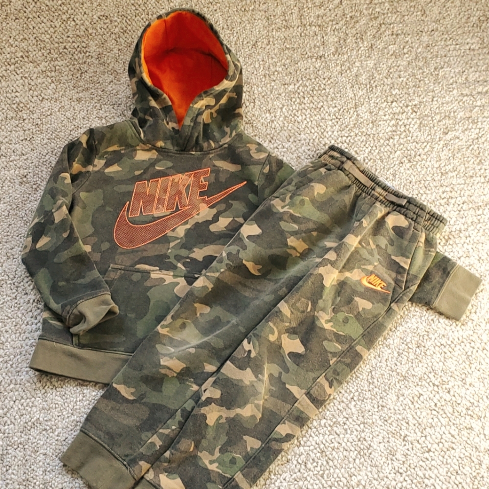 Boys Nike Jogging set